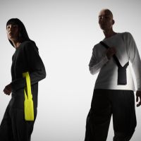 iPhone Pocket: el nuevo accesorio de Apple y ISSEY MIYAKE que convierte el móvil en una pieza de moda