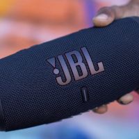 JBL Charge 5 con autonomía, resistencia y potencia para cambiar el sonido inalámbrico