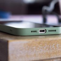 Qué hacer si tu móvil se moja (y qué no hacer nunca)